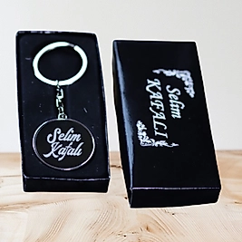 Kişiye Özel İsim Yazılı Siyah Metal Anahtarlık – Özel Kutulu